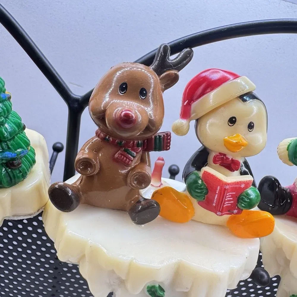 Four Plastic Resin Stocking‎ Hangers Vintage New Designs Inc Christmas Vintage